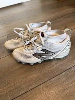 New Balance cleats Men's size 8.5, white and black